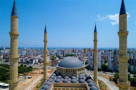 A­n­t­a­l­y­a­­d­a­ ­1­5­ ­b­i­n­ ­k­i­ş­i­l­i­k­ ­c­a­m­i­ ­i­n­ş­a­ ­e­d­i­l­d­i­